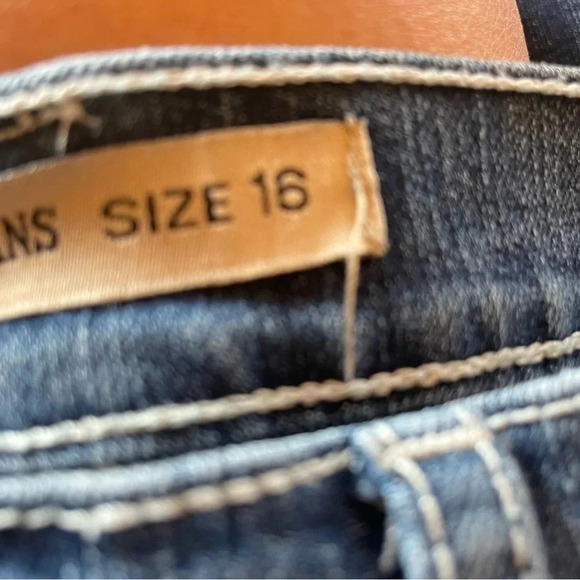 Lolo Jean Shorts Size 16 • Embroidered Rhinestone Pockets - Picture 5 of 5